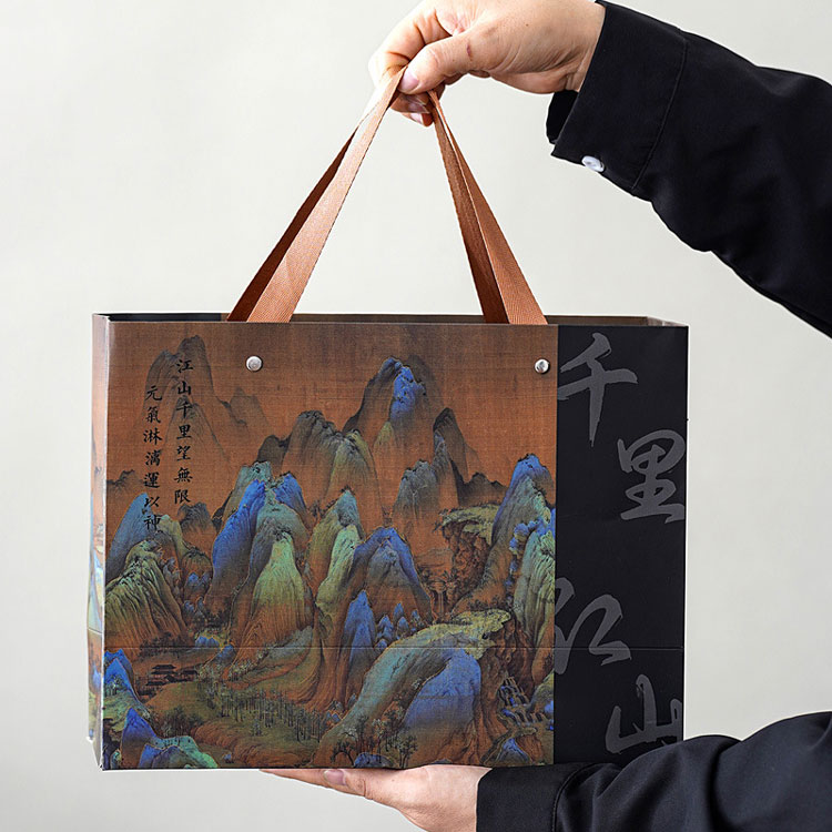 กล่องของขวัญแก้วมัคเซรามิคที่มีกลิ่นอายของภูเขาและแม่น้ำ เมื่อถือไว้ในมือจะให้ความรู้สึกอบอุ่น