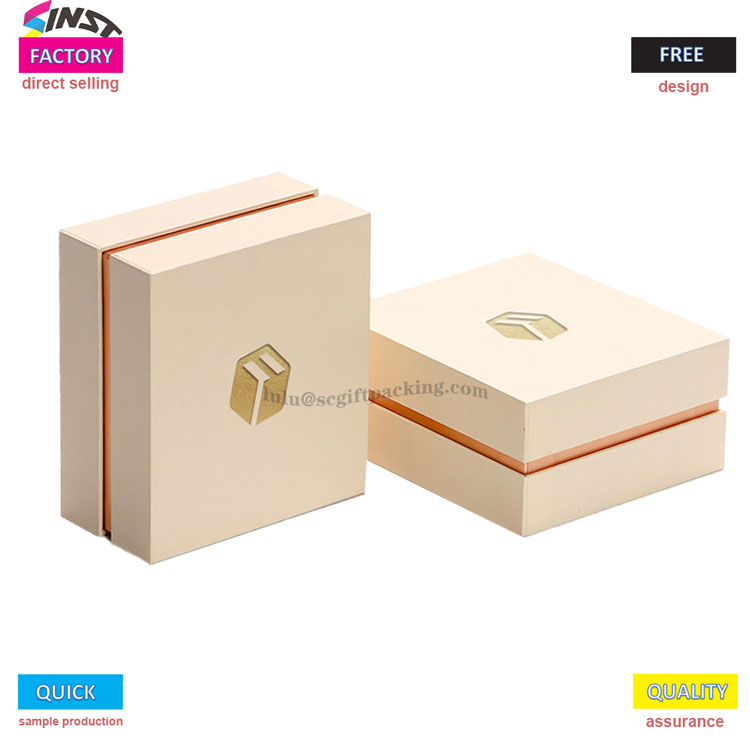 กล่องของขวัญน้ำหอมที่มีกรอบสวรรค์และแผ่นดินโลกปกคลุม